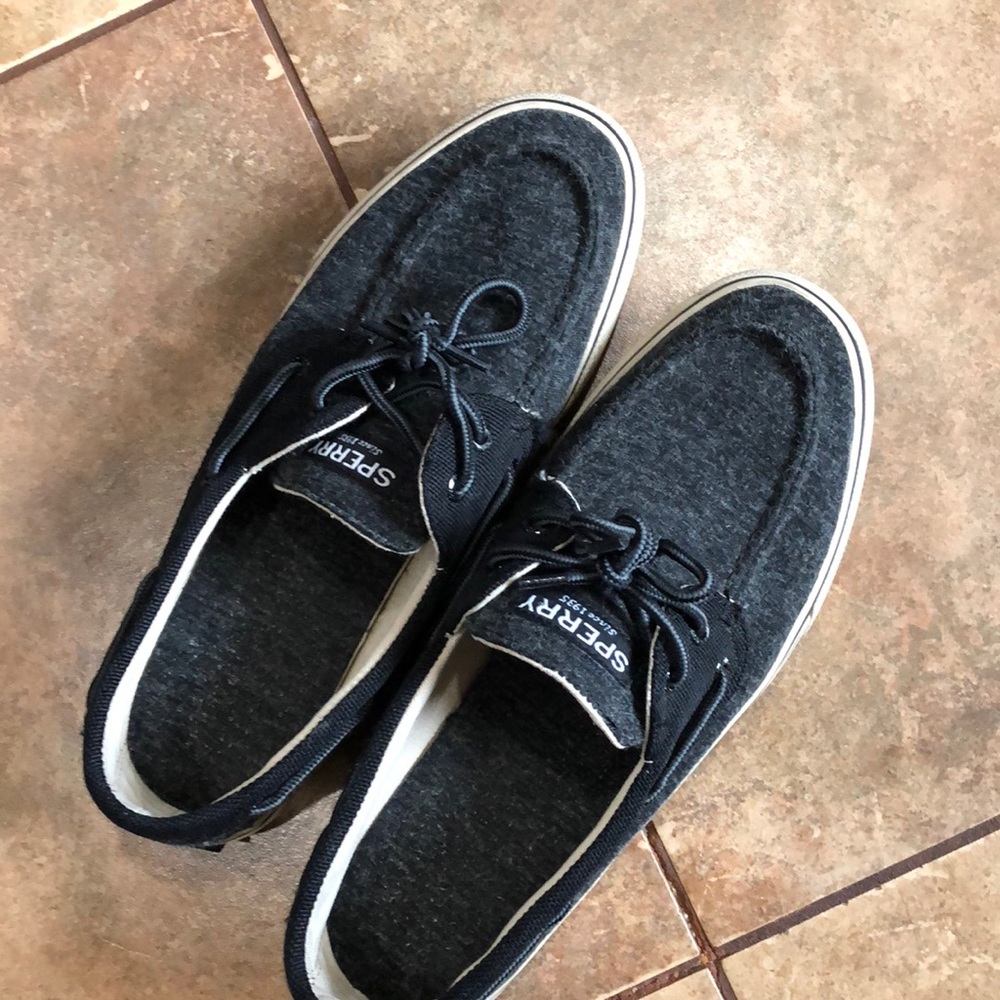 Dark blue sperrys